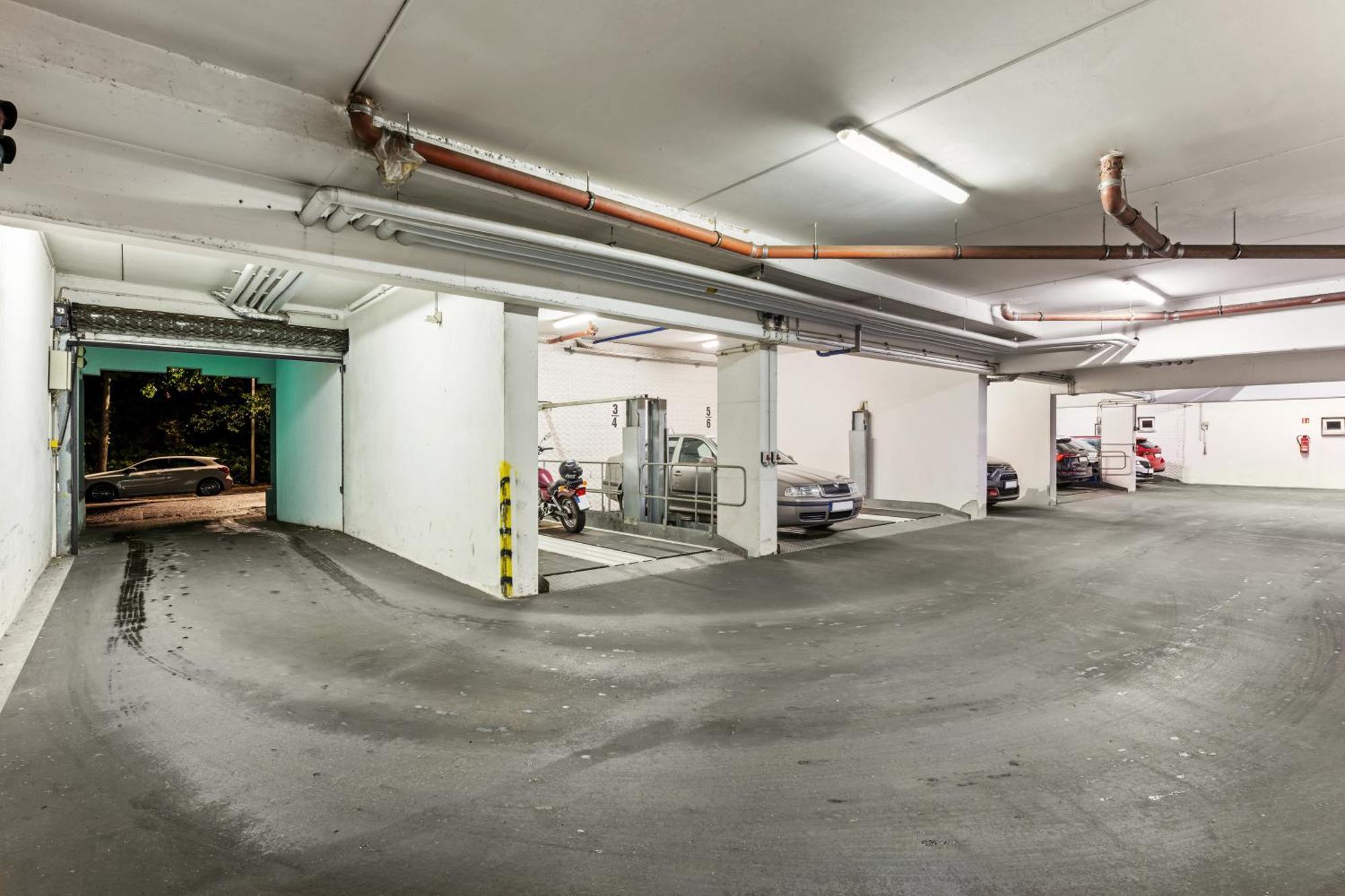 Ferienwohnung Edler Wohnraum Schwanenteich-Penthouse Mit Garage, Grill, Kaffeevollautomat, Klima, Lift & Terrasse Zwickau Exterior foto